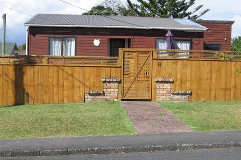 Photo of property in 8 Cleve Road, Green Bay, Auckland, 0604