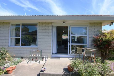 Photo of property in 18 Sawtell Place, Northcote, Christchurch, 8052