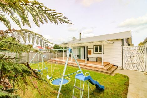 Photo of property in 9 Tongariro Street, Castlecliff, Whanganui, 4501