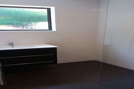 Photo of property in 17a Kowhai Grove, Waikanae, 5036