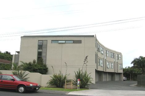 Photo of property in 11/1 Hillcrest Avenue, Hillcrest, Auckland, 0627