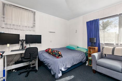 Photo of property in 2/58 Pupuke Road, Hillcrest, Auckland, 0627