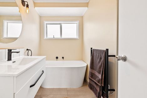 Photo of property in 42a Rautawhiri Road, Helensville, 0800