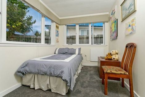 Photo of property in 17 Paramu Avenue, Birkdale, Auckland, 0626