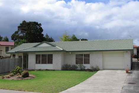 Photo of property in 1/5 Clarion Place, Glendene, Auckland, 0602