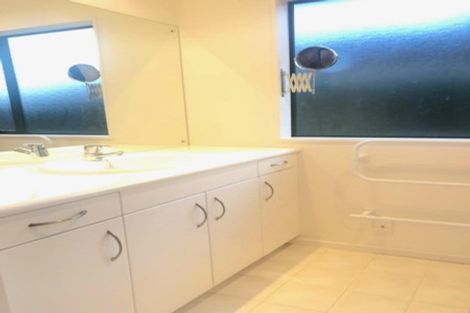 Photo of property in 3 John Brooke Crescent, East Tamaki Heights, Auckland, 2016