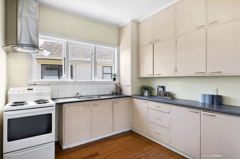 Photo of property in 12 Lyndfield Lane, Newlands, Wellington, 6037