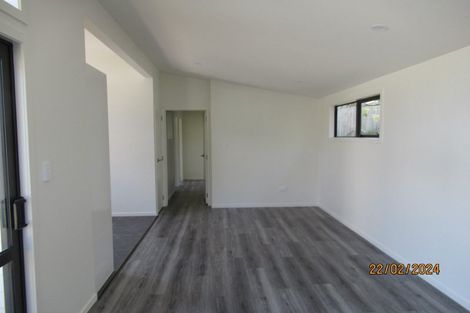 Photo of property in 15 Fernhaven Place, Massey, Auckland, 0614