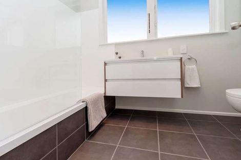 Photo of property in 8a White Road, Manurewa, Auckland, 2102