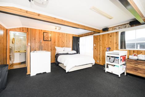 Photo of property in 6 Grange Place, Milson, Palmerston North, 4414