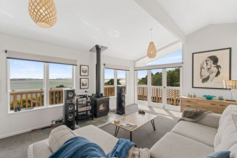 Photo of property in 100 Manganese Point Road, Tamaterau, Whangarei, 0174
