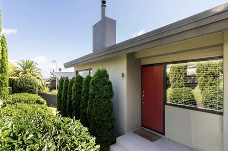 Photo of property in 9 Busby Hill, Havelock North, 4130