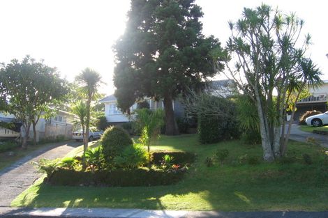 Photo of property in 27 Tilden Avenue, Hillcrest, Auckland, 0627