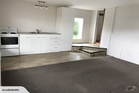 Photo of property in 16 Holiday Road, Stanmore Bay, Whangaparaoa, 0932