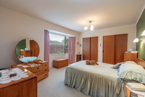 Photo of property in 5 Rewarewa Crescent, Waikanae, 5036