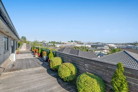 Photo of property in 16 Seamount Drive, Red Beach, 0932