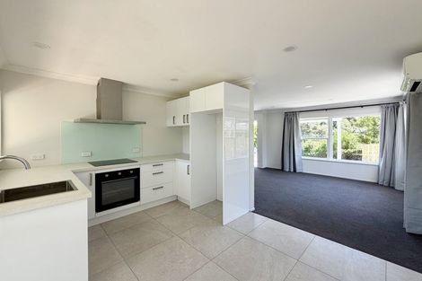 Photo of property in 2/22 Gladys Avenue, Glenfield, Auckland, 0629