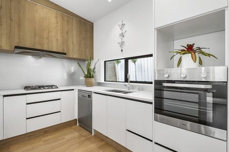 Photo of property in 61a Knights Road, Rothesay Bay, Auckland, 0630