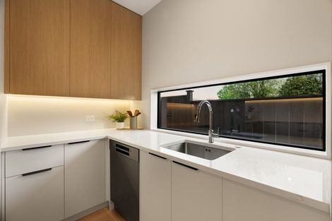 Photo of property in 8a Catalina Crescent, Forrest Hill, Auckland, 0620