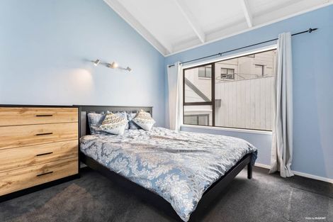 Photo of property in 4 Raphael Place, West Harbour, Auckland, 0618