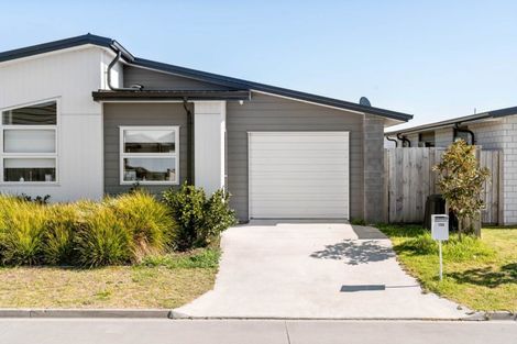 Photo of property in 18b Komata Crescent, Papamoa Beach, Papamoa, 3118