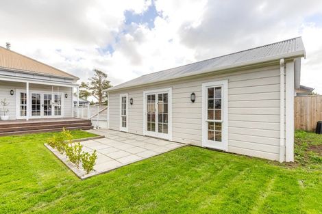 Photo of property in 17 Perrin Place, Kelvin Grove, Palmerston North, 4414