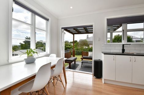 Photo of property in 32 Karaka Street, Helensville, 0800