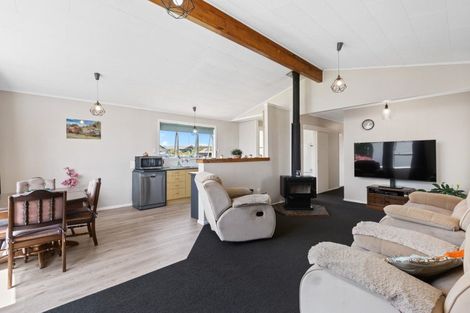 Photo of property in 5 Newbury Place, Waitara, 4320