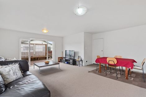 Photo of property in 22a Rewarewa Road, Te Atatu Peninsula, Auckland, 0610