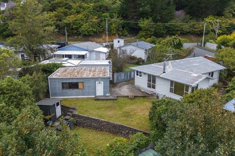 Photo of property in 4 Parenga Street, Wainuiomata, Lower Hutt, 5014