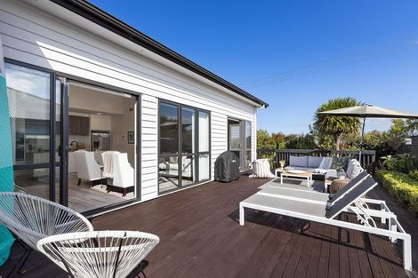 Photo of property in 7 Syd Grant Crescent, Orewa, 0931