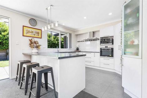 Photo of property in 64 Farnborough Drive, Grandview Heights, Hamilton, 3200