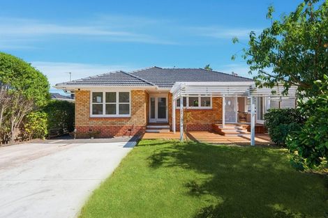 Photo of property in 1/35 Bradbury Road, Botany Downs, Auckland, 2010