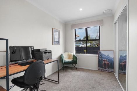Photo of property in 16 Holloway Place, Forest Lake, Hamilton, 3200