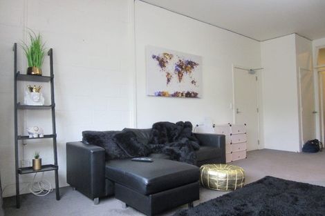 Photo of property in Endeavour Apartments, 19/125u Thorndon Quay, Pipitea, Wellington, 6011