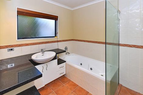 Photo of property in 6 Dawood Place, The Gardens, Auckland, 2105
