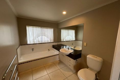 Photo of property in 66 Blackwood Drive, Wattle Downs, Auckland, 2103