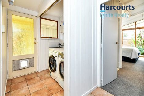 Photo of property in 8 Booker Place, Weymouth, Auckland, 2103