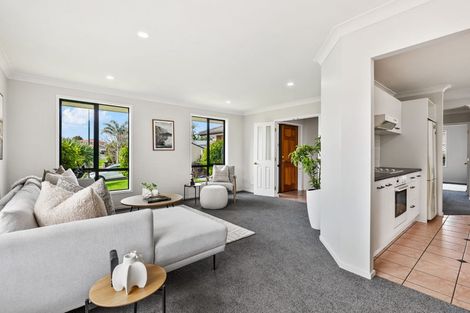 Photo of property in 12 Semillon Avenue, Henderson, Auckland, 0612