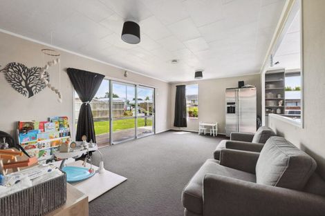 Photo of property in 24 Montjoy Street, Stratford, 4332