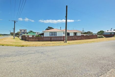 Photo of property in 12 Roore Street, Foxton Beach, Foxton, 4815