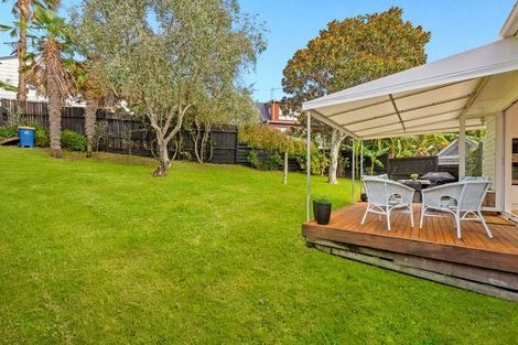 Photo of property in 2/19 Bishopgate Street, Birkdale, Auckland, 0626