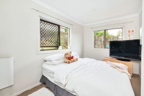 Photo of property in 2 Hollyhock Place, Browns Bay, Auckland, 0630