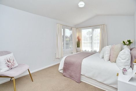 Photo of property in 17 Harrowdale Drive, Avonhead, Christchurch, 8042