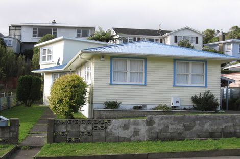 Photo of property in 92 Kenmore Street, Newlands, Wellington, 6037