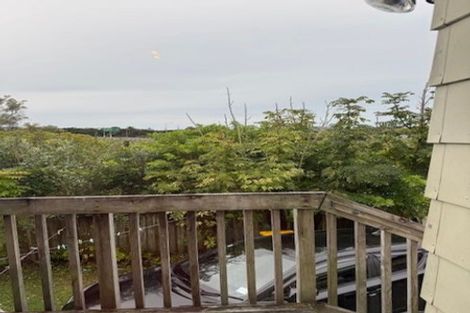 Photo of property in 16 Totaravale Drive, Totara Vale, Auckland, 0629