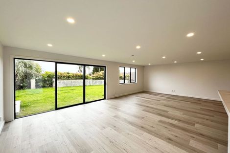 Photo of property in 35 Clyside Avenue, Half Moon Bay, Auckland, 2012