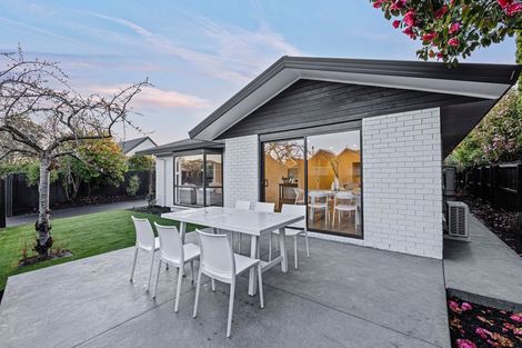 Photo of property in 5 Cricklewood Place, Avonhead, Christchurch, 8042