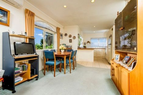 Photo of property in 11 William Souter Street, Forrest Hill, Auckland, 0620