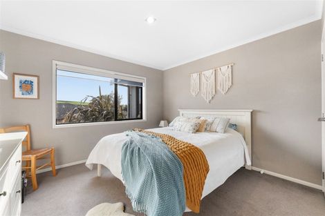 Photo of property in 17 Gavinike Place, Waimauku, 0812
